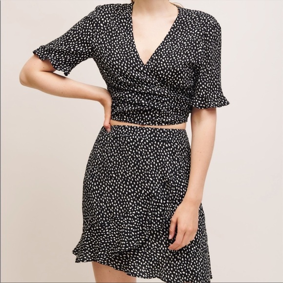 Dynamite Black & White Polkadot Tie Front Crop Top - Picture 6 of 9